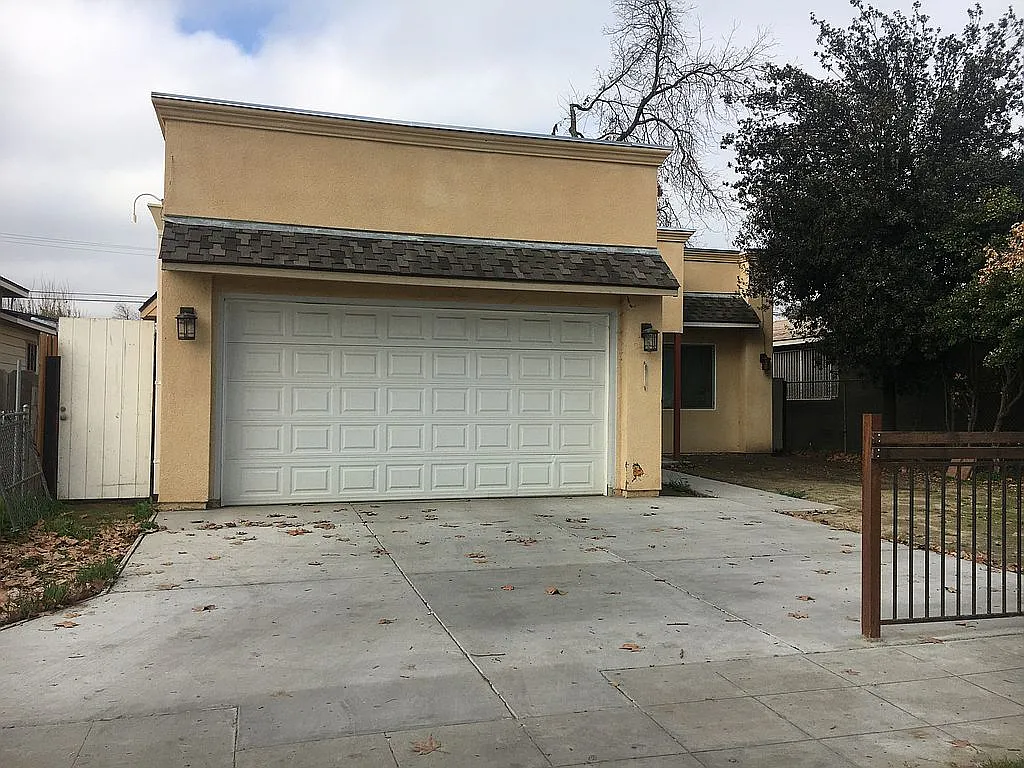 2324 S Lily Ave photo 1