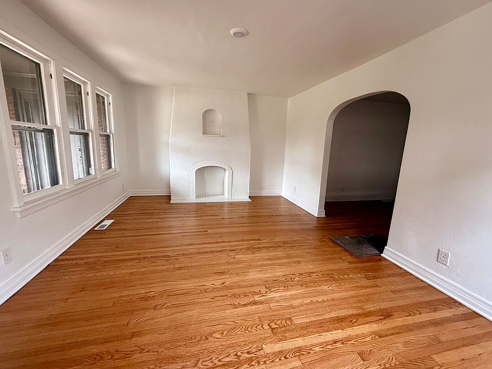 1st image of 413 NW 33rd St #413