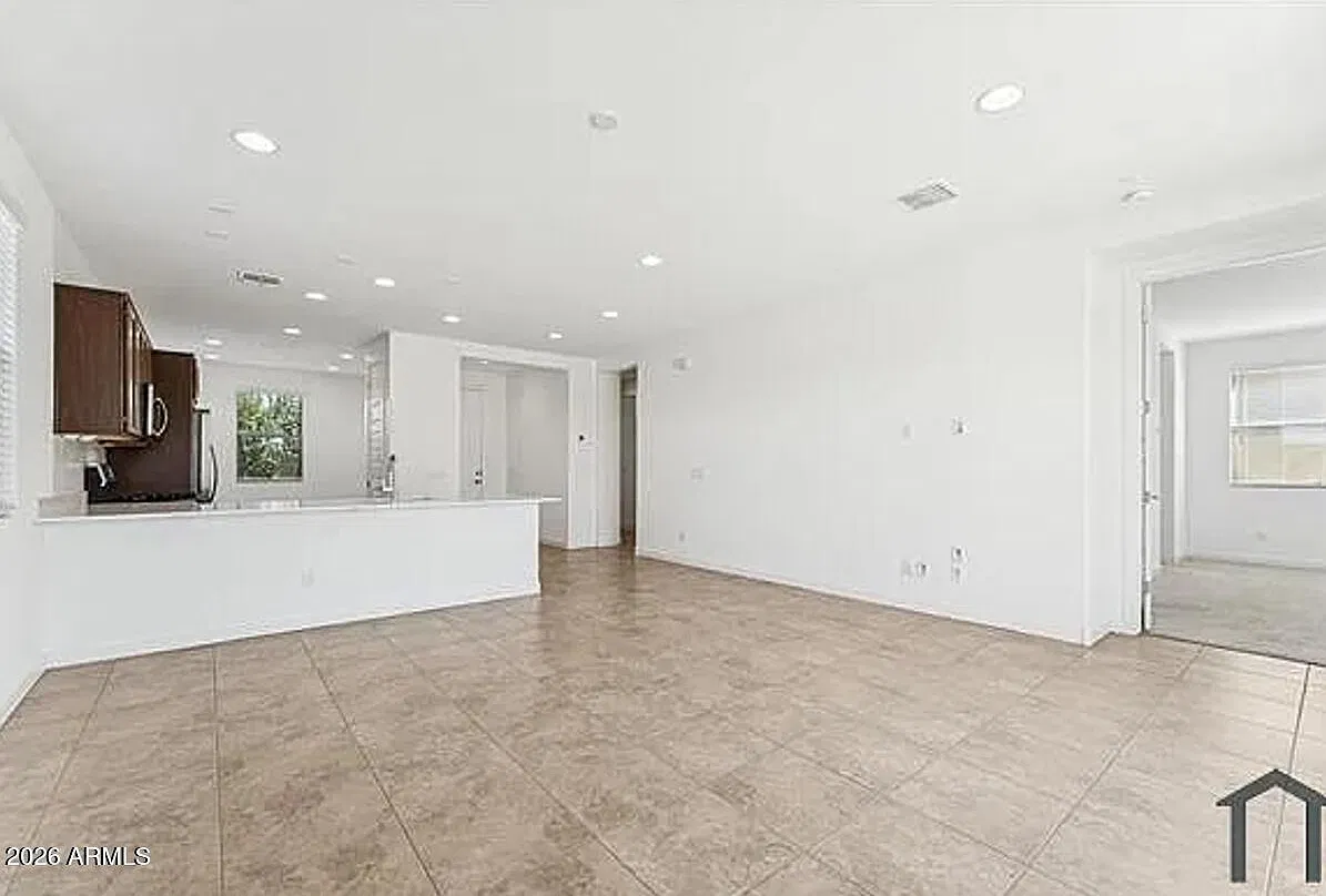 3 bed, $2,199 — Photo 3