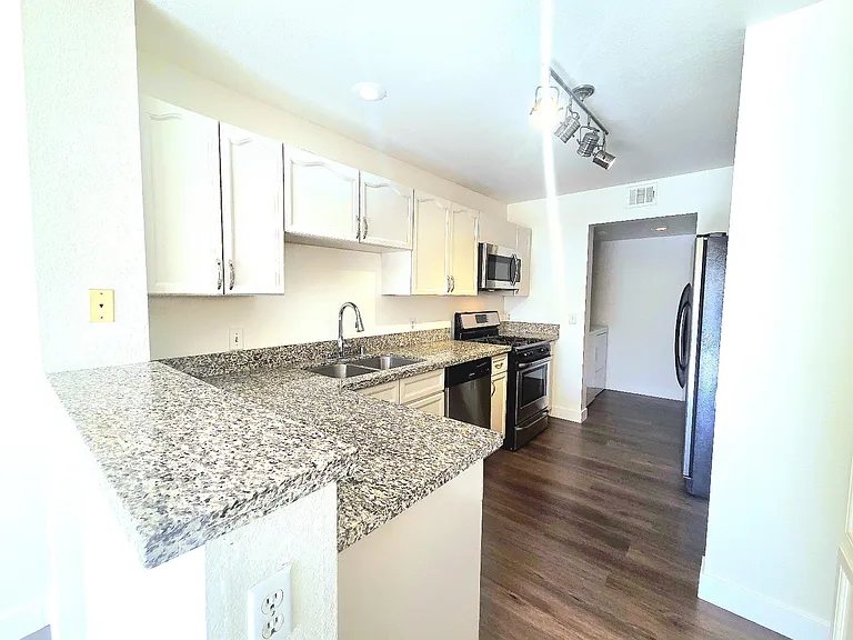 7604 Connemara Ave — Photo 7