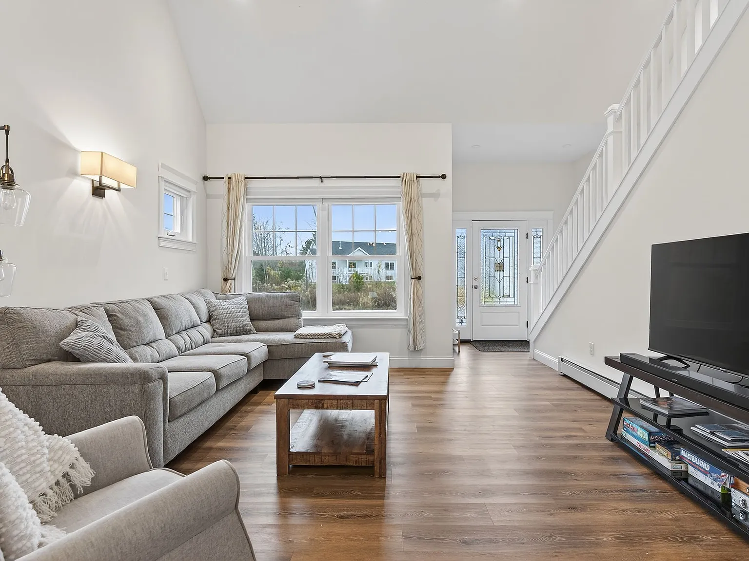 3 bed, 2.5 bath, 1660 sqft, $3,000 — Photo 3