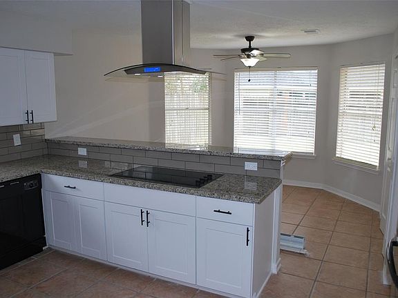 3rd image of 5310 Shady Gardens Dr