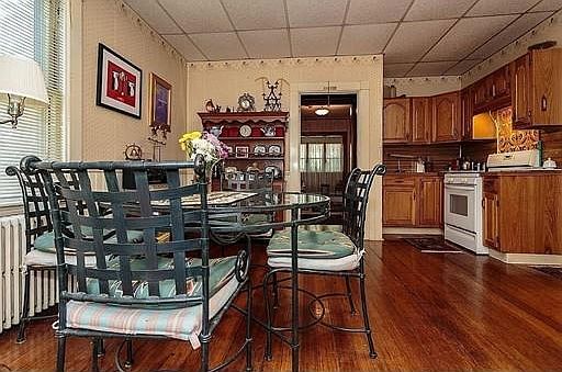 4th image of 49 Wollaston Ave