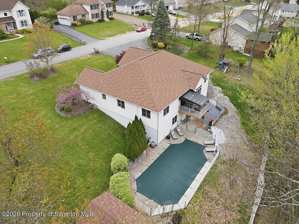 1st image of 121 Ridgeview Dr