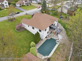 121 Ridgeview Dr, Scranton, PA 18504