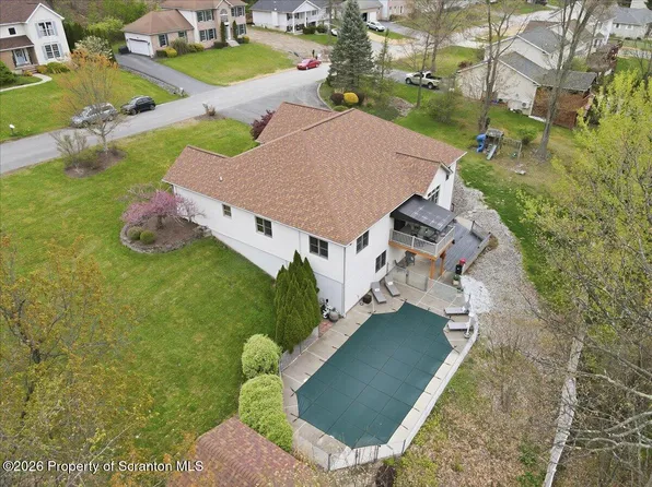 121 Ridgeview Dr, Scranton, PA 18504