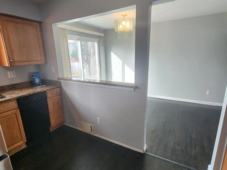 1501 W Farnum Ave — Photo 6