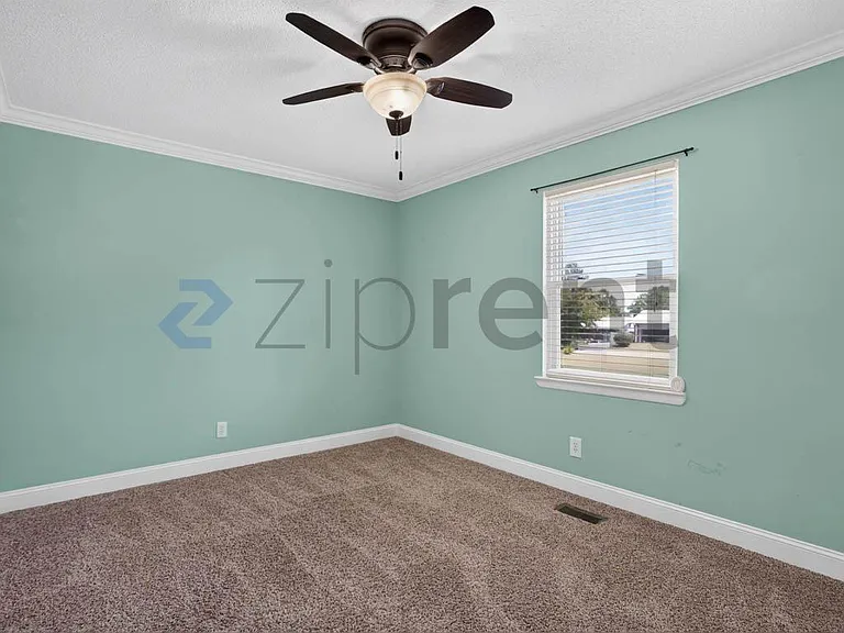 906 Diamond Cir — Photo 15