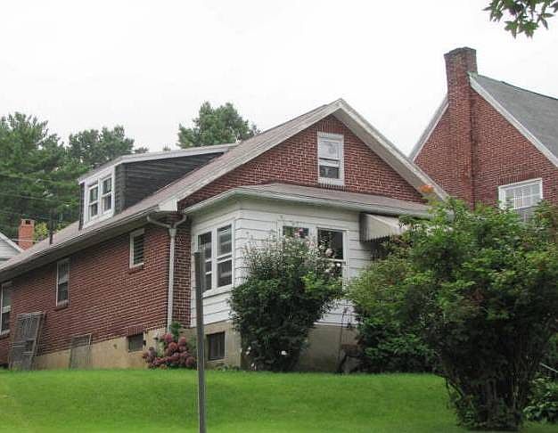 2nd image of 940 Upland Ave