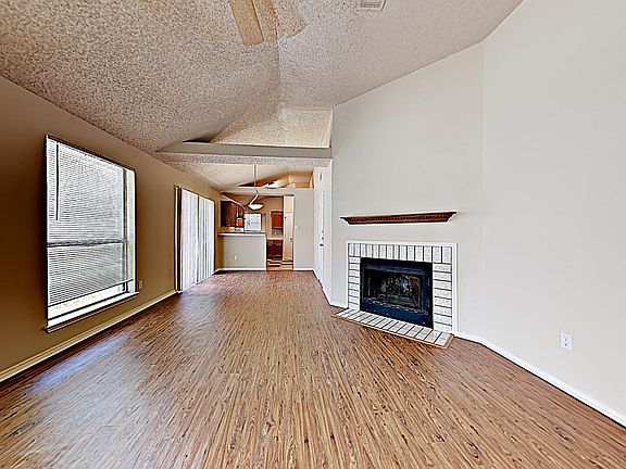 3rd image of 1535 Charleston Cv