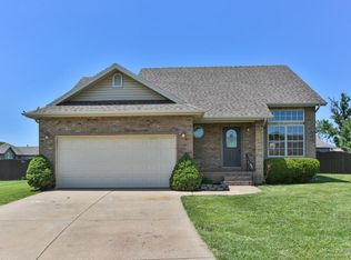 825 S Quade Rd, Springfield, MO 65802