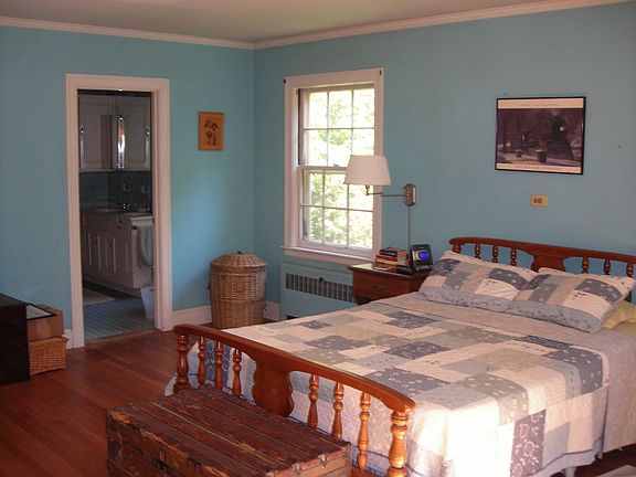 Huge master w/ double closets and master bath