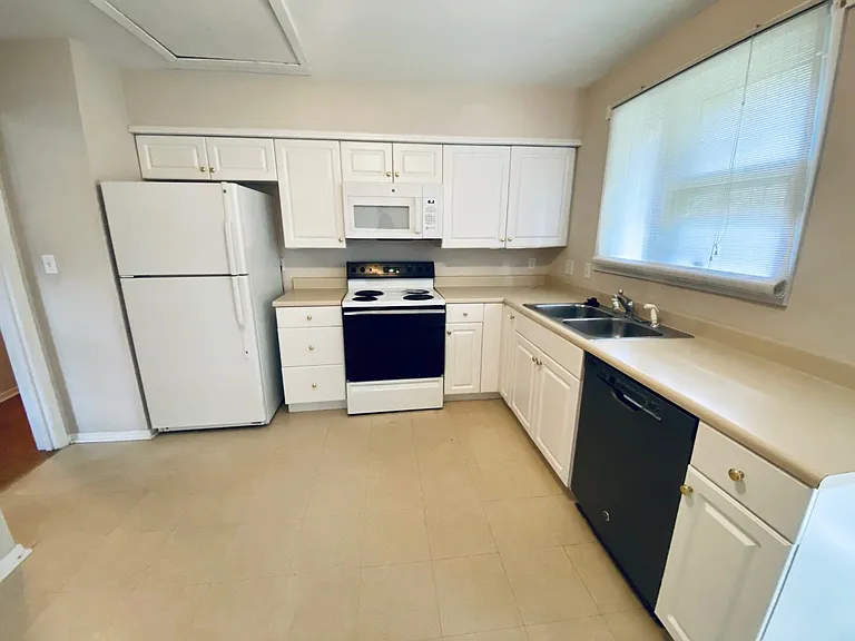 Kitchen 4_06162023