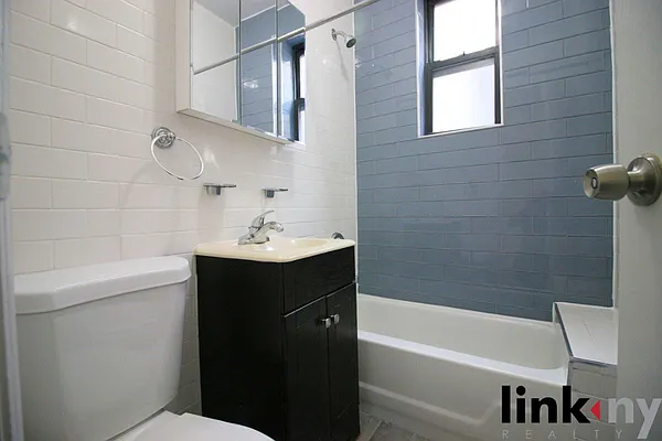 Rented by Link NY Realty | media 30