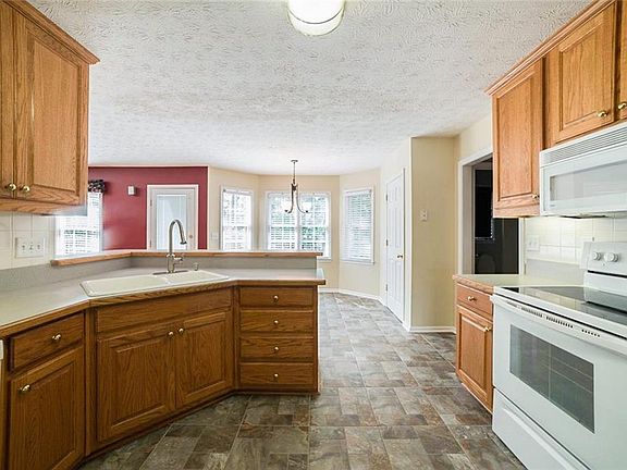 3rd image of 2052 Fairway Trace Ln