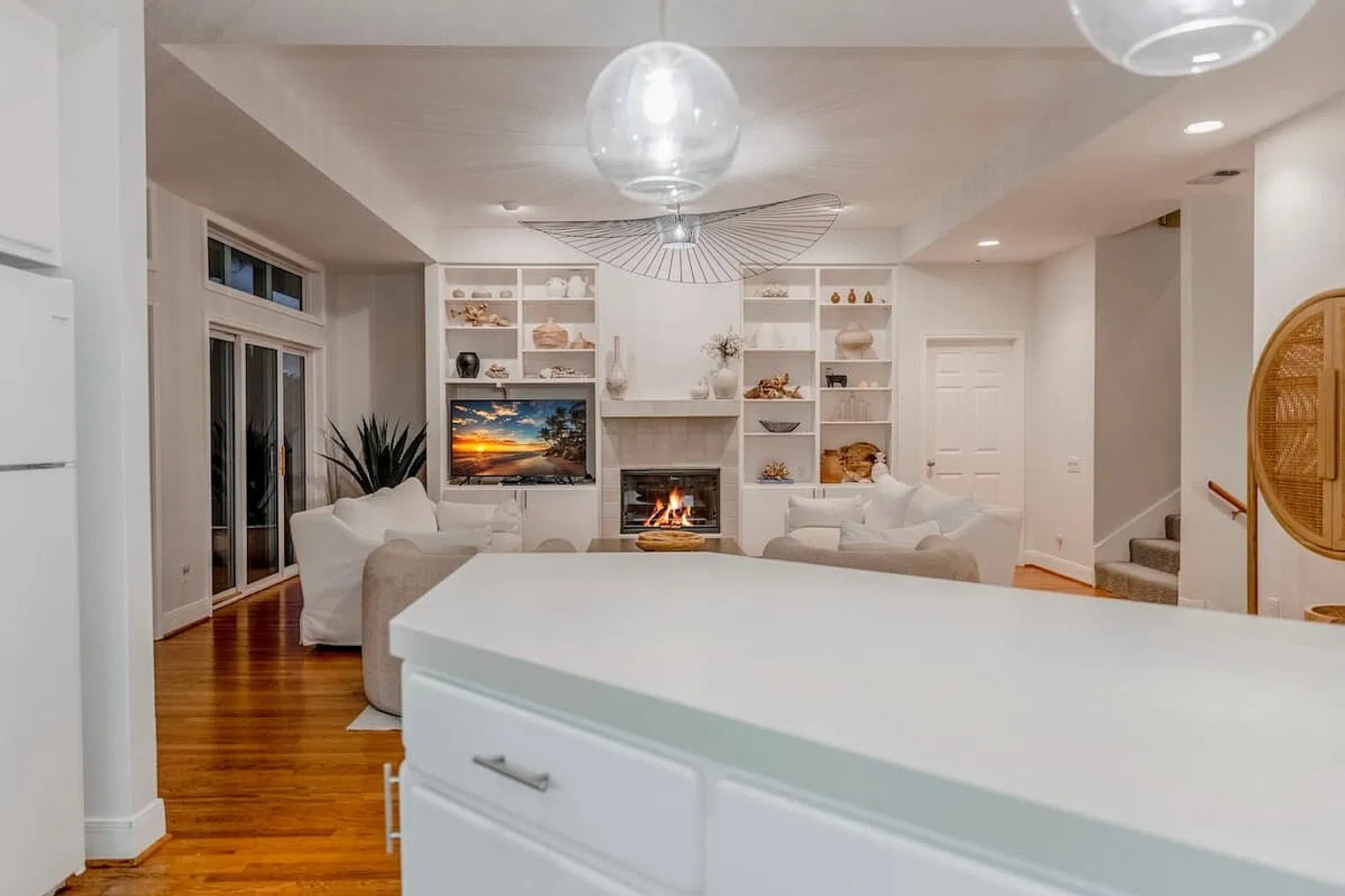 3 bed, 3.0 bath, $6,599 — Photo 3