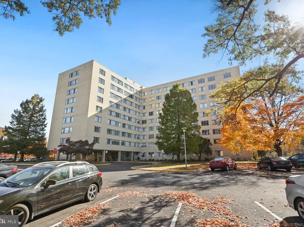 6641 Wakefield Dr APT 207, Alexandria, VA 22307