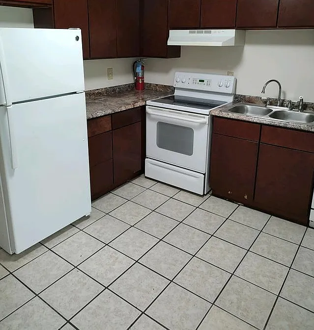 1209 Carson Dr — Photo 2