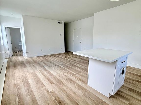 3rd image of 737 Jefferson Ave APT 204