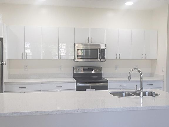 5th image of 2700 Creekside Dr