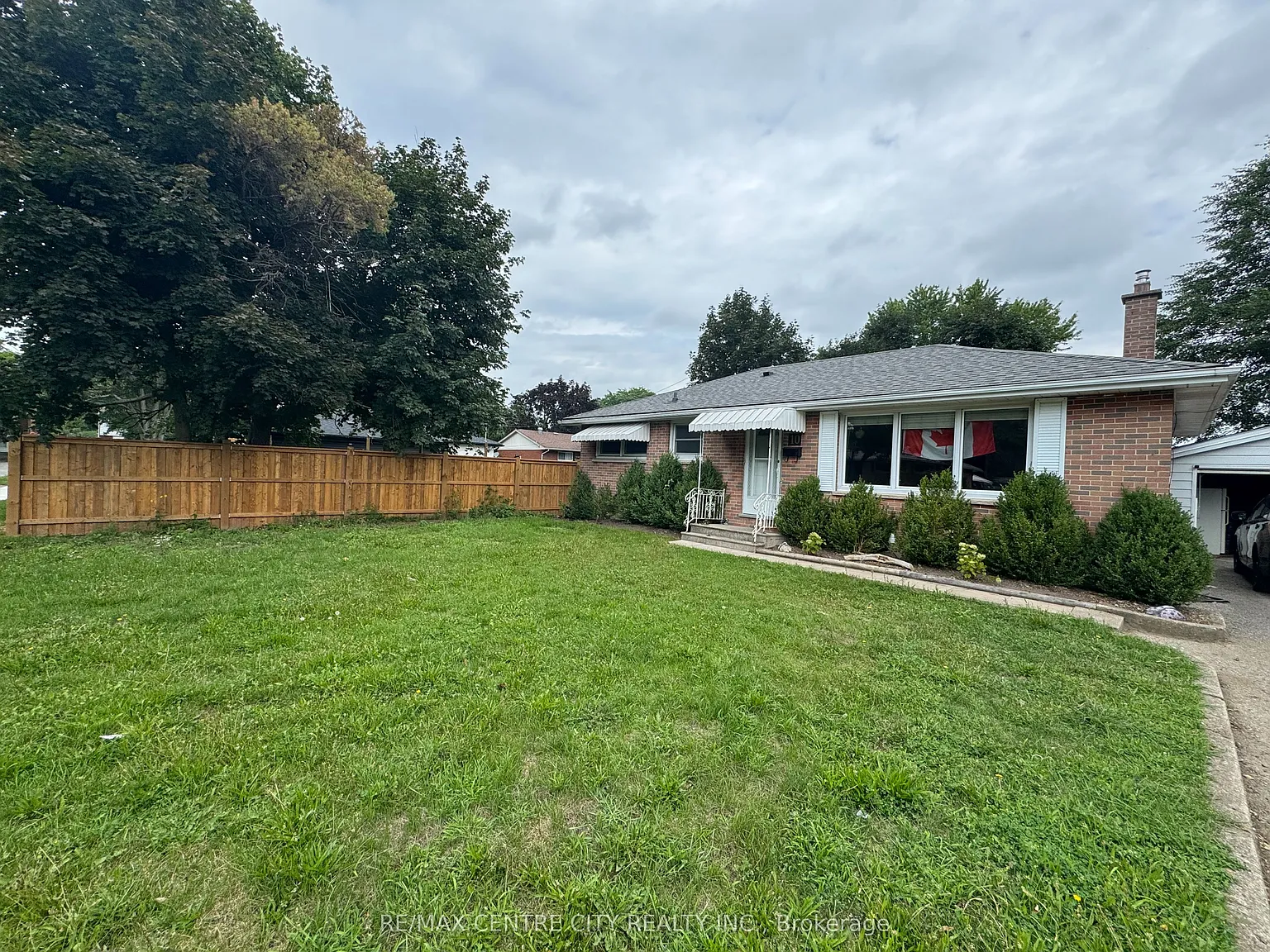 3 bed, $1,800 — Photo 2
