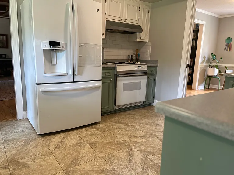 805 Winthrope Dr — Photo 5