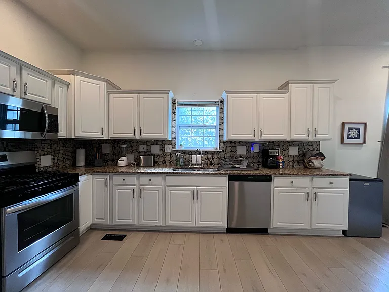 2420 Albion St — Photo 8