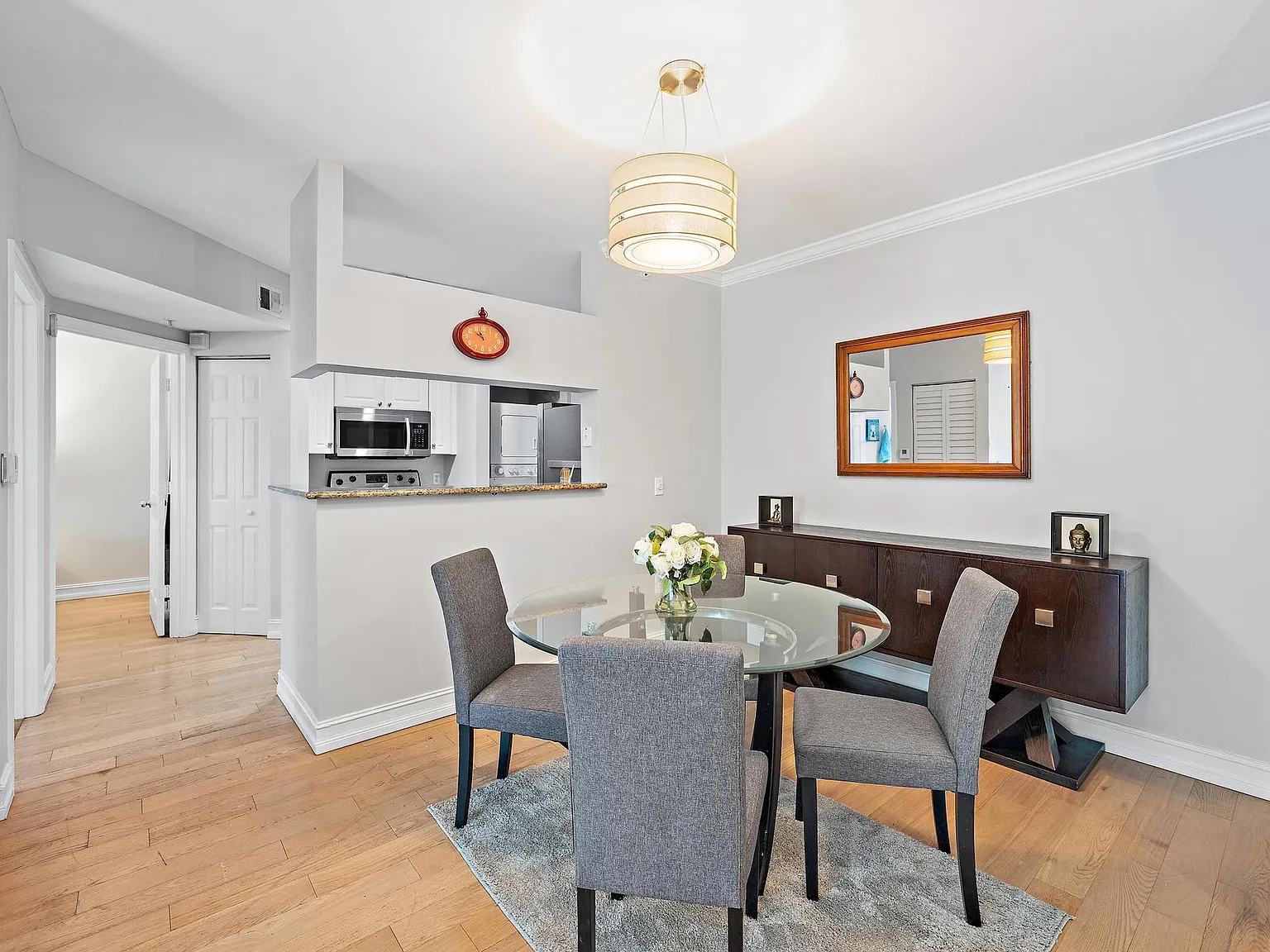 1 bed, 1.0 bath, 696 sqft, $2,100 — Photo 4