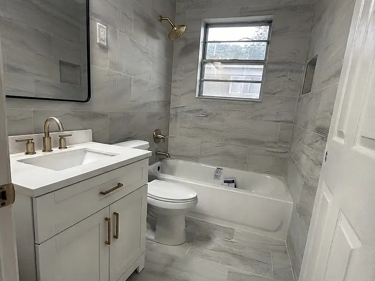 2499 Heard Ave #1 — Photo 8