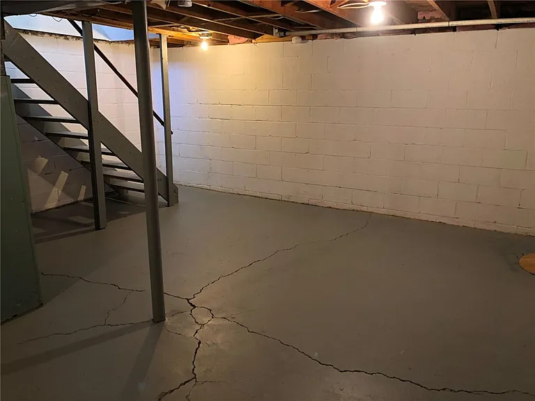 214 E Spruce St — Photo 24