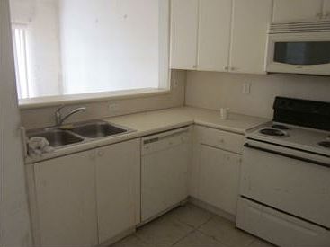 4th image of 1661 SE 29th Ct Unit 106