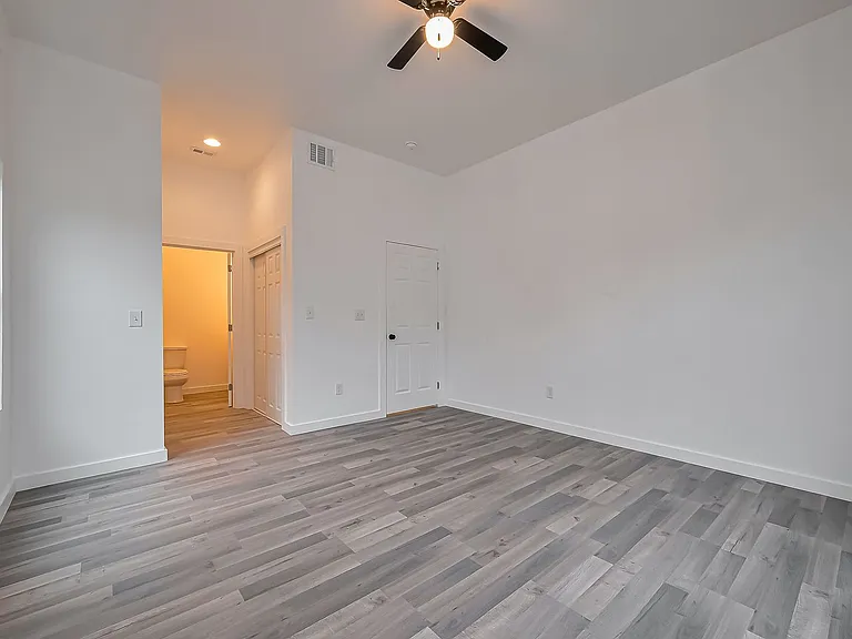9005 Hilda St — Photo 13