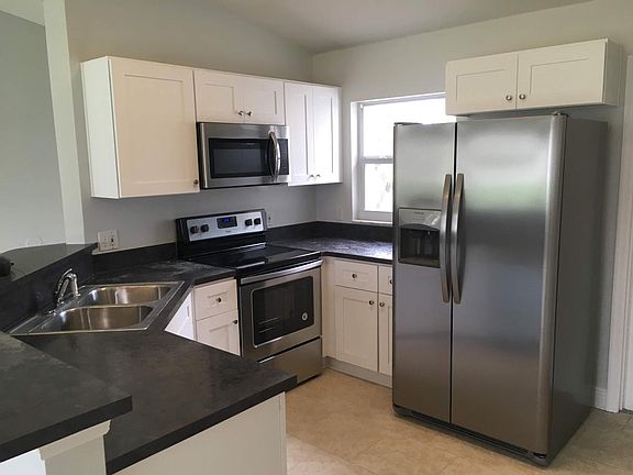 2nd image of 401 Metz Ln
