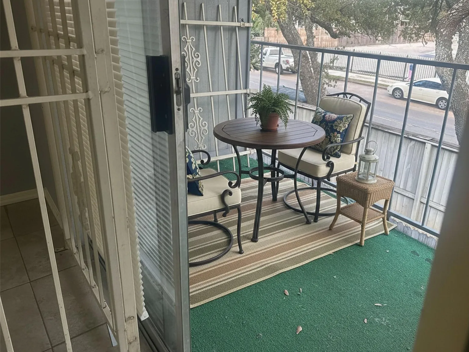 2 bed, 2.0 bath, 1094 sqft, $1,300 — Photo 2