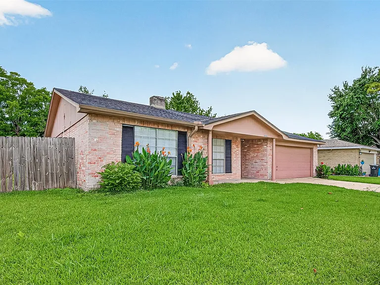9903 Kent Towne Ln — Photo 2