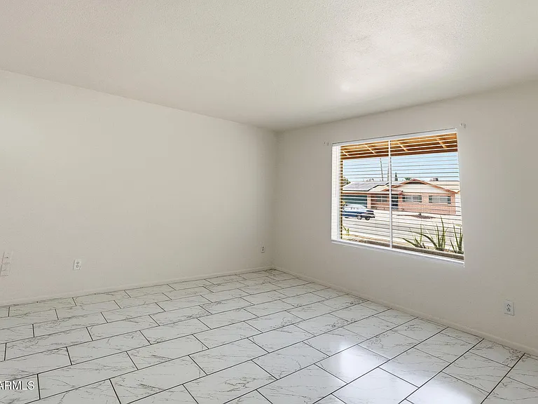 4731 W Paradise Ln — Photo 6