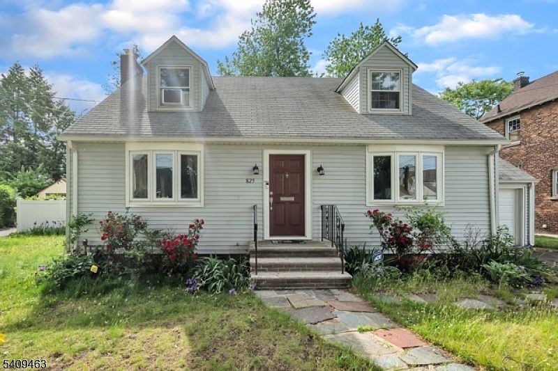 1st image of 825 Bishop St