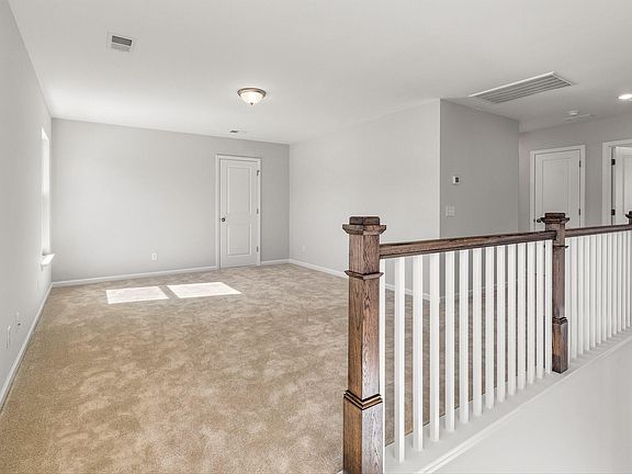5th image of 372 Palfrey Dr