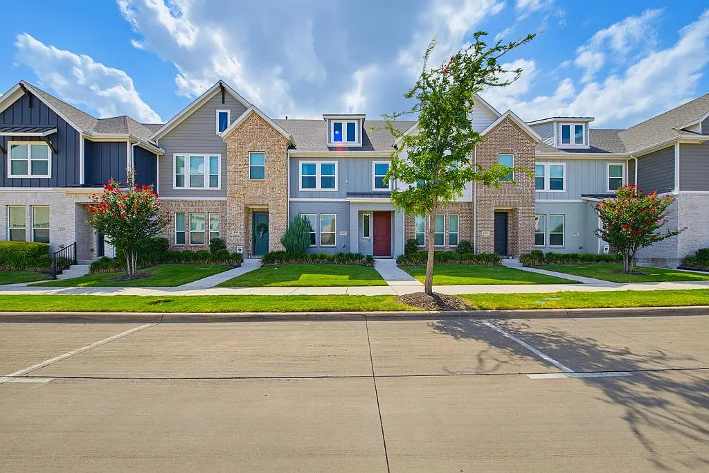 3 bed, 2.5 bath, 1666 sqft, $2,300 — Photo 1