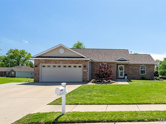 3rd image of 34 Steele Dr