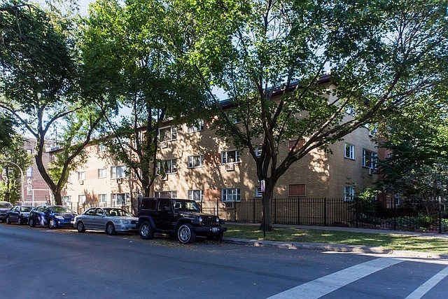 1st image of 6828 N Greenview Ave APT 3N
