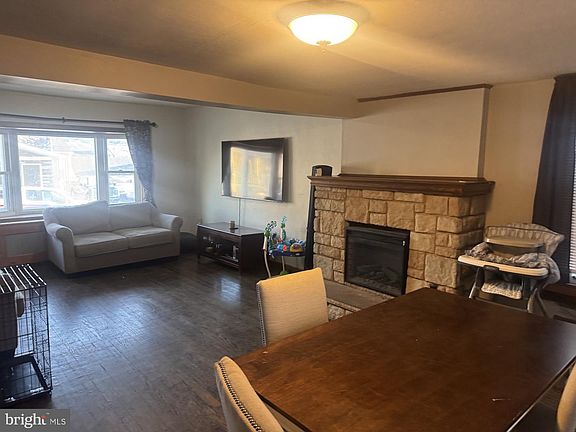 3rd image of 429 E Elm St