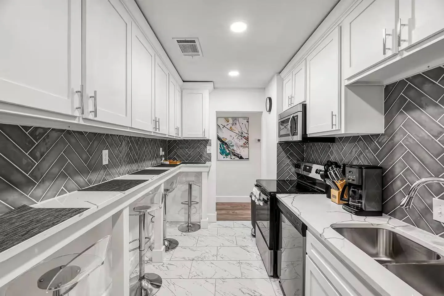 2 bed, 917 sqft, $2,800 — Photo 3