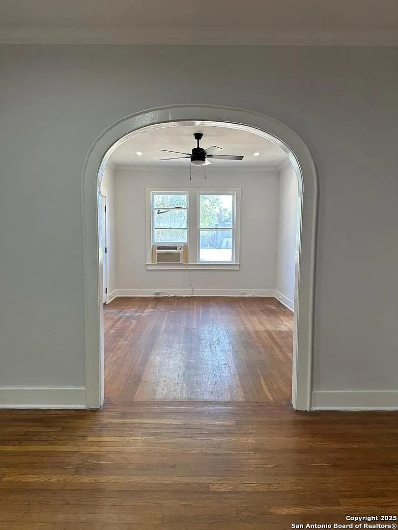 2 bed, 900 sqft, $1,550 — Photo 1