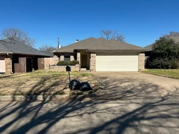 4211 Meadow Park Dr, Arlington, TX 76017