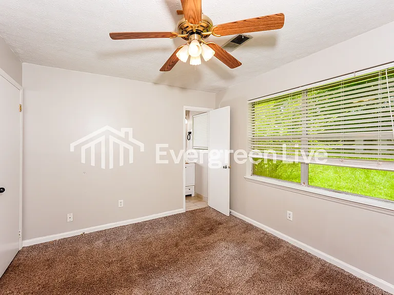 106 Meadowgreen Rd — Photo 7