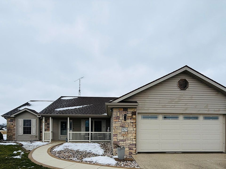 1st image of 829 Greenbriar Dr