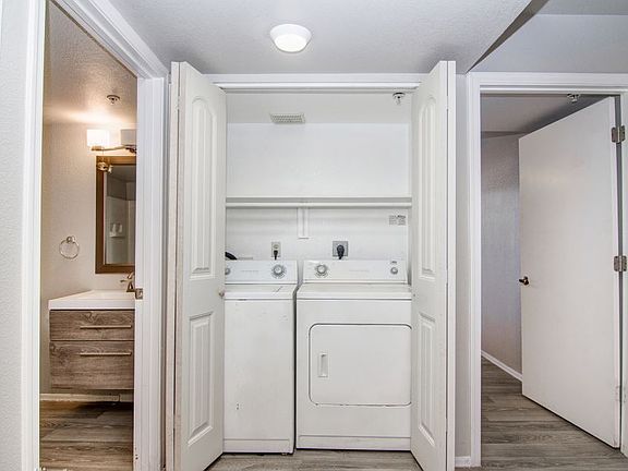 3rd image of 36 E Vaughn Ave #8092788
