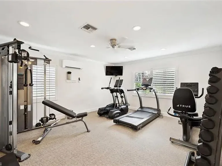 7032 Pelican Bay Blvd #E-304 — Photo 35