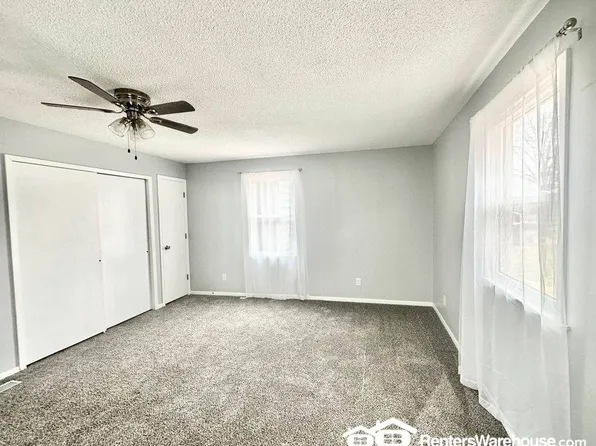 105 E 3rd Ave, Indianola, IA 50125